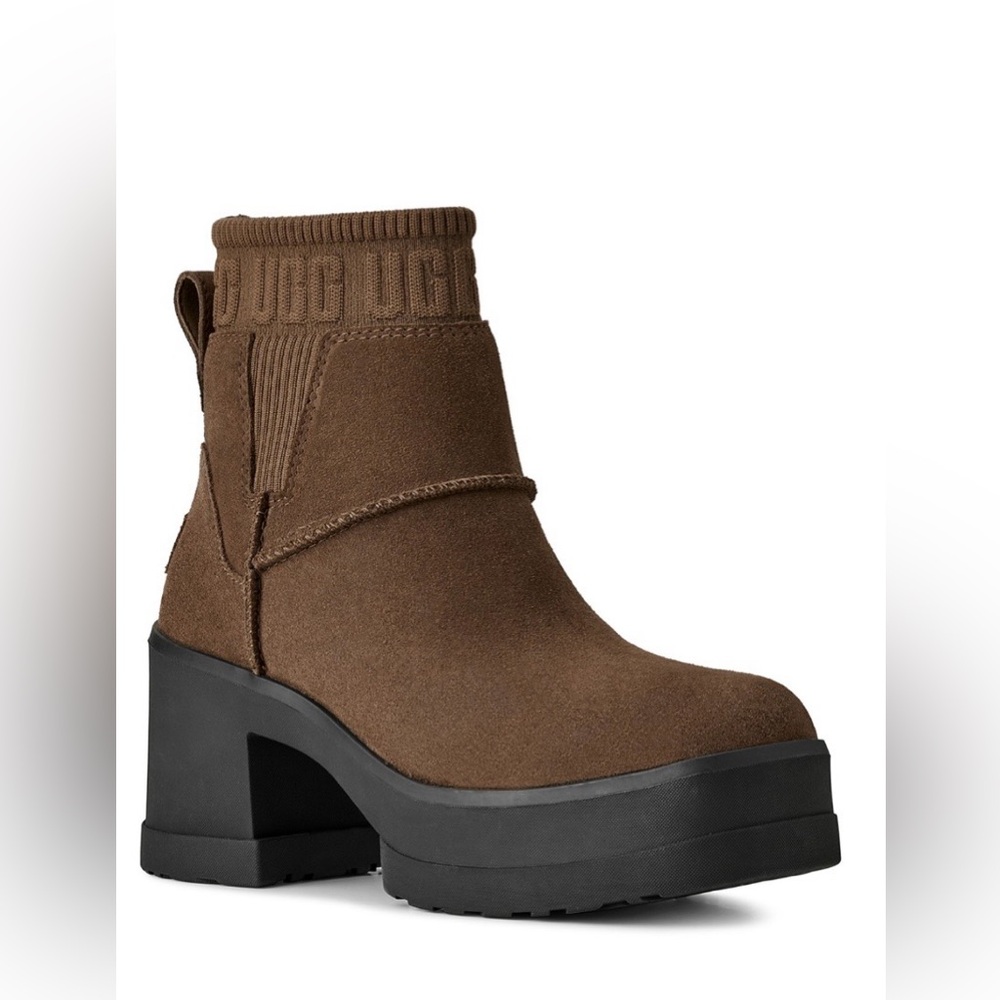 NIB UGG Women's Moxy Chelsea Suede Boots
